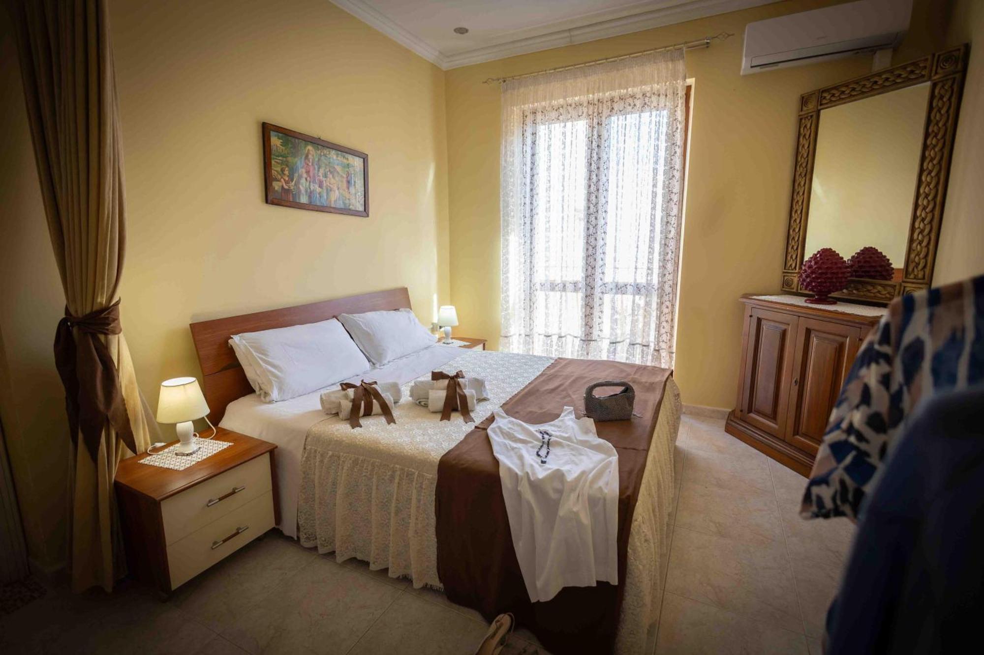 Sunshine Apartments 特拉佩托 外观 照片